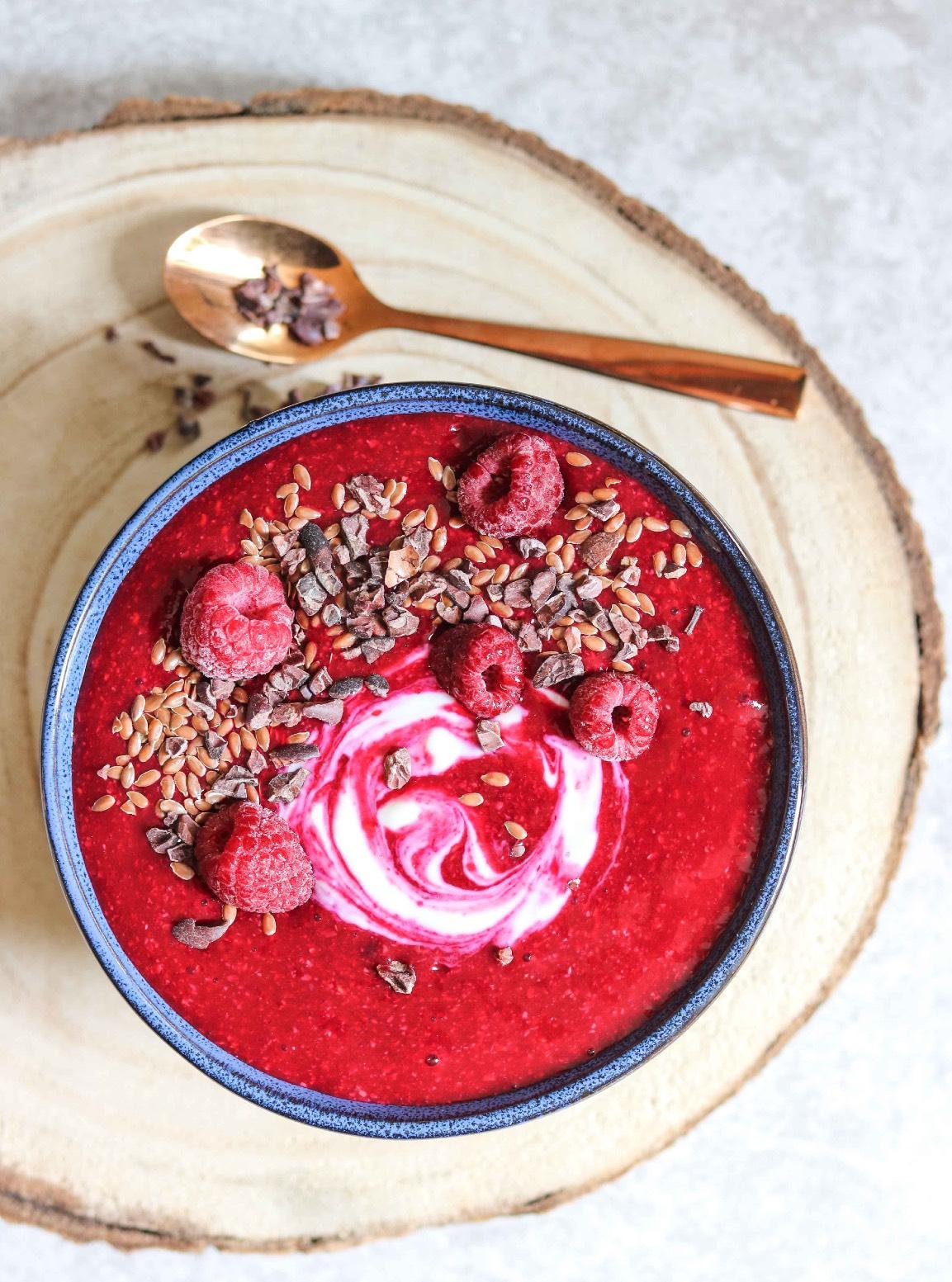 Raspberry & Flaxseeds Smoothie Bowl